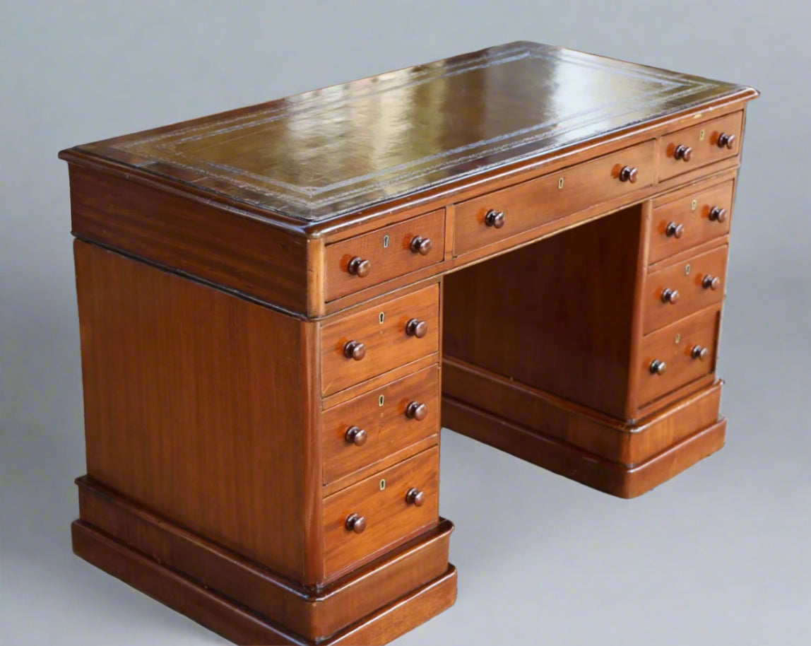 Victorian mahogany Pedestal Desk