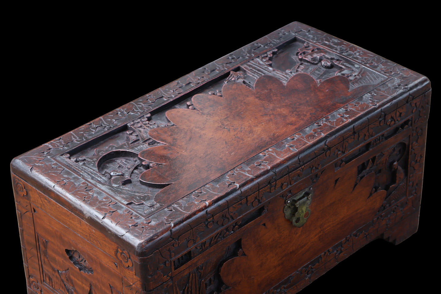 Early 20th Century carved Camphorwood Chest - Medium size