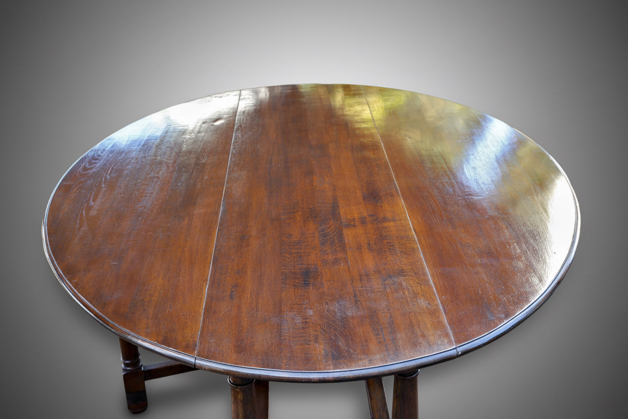 18th Century style oak Hunting/Wake Table - 20th Century