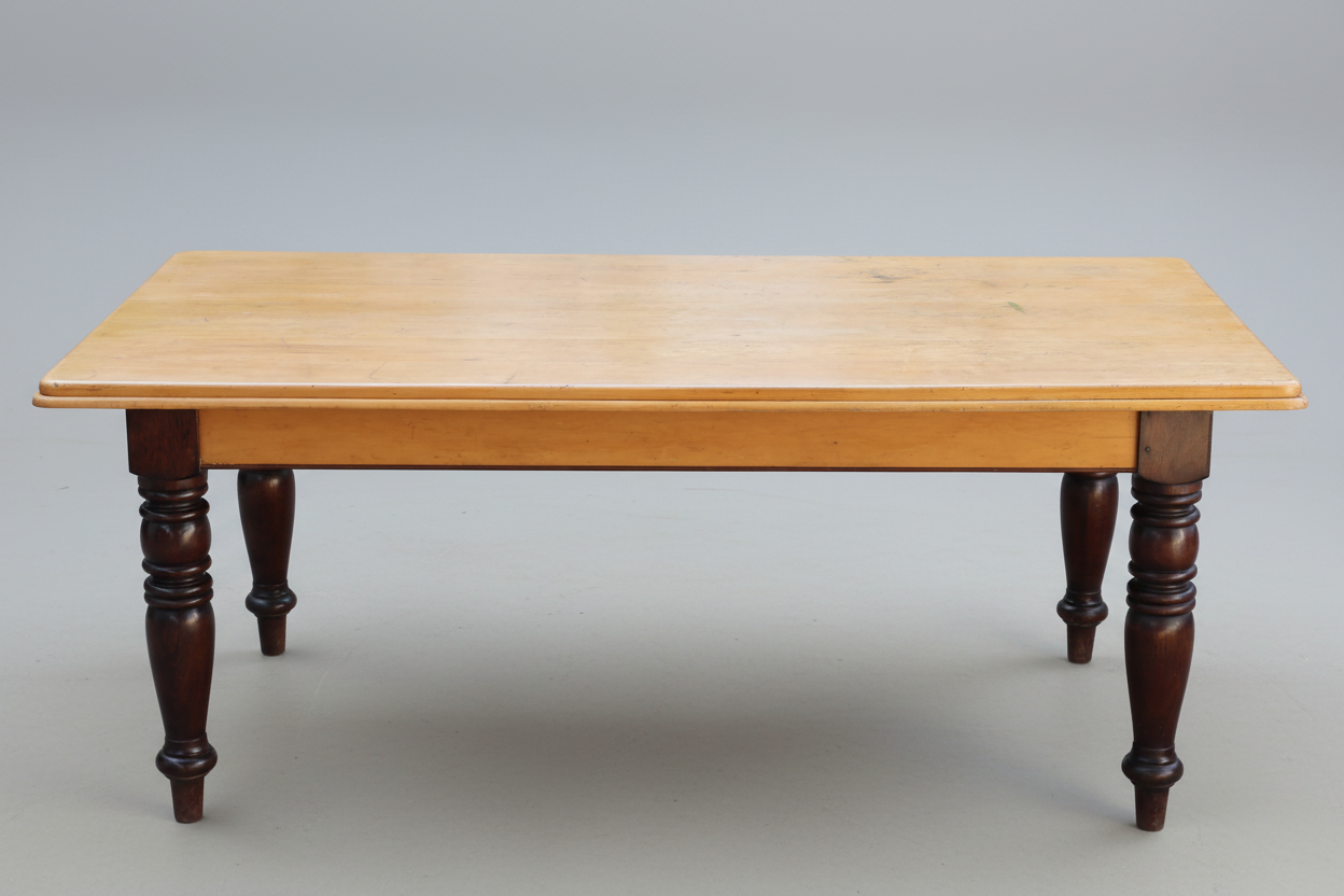 Lovely 19th/20th Century country yellowwood and stinkwood Kitchen Table - SOLD