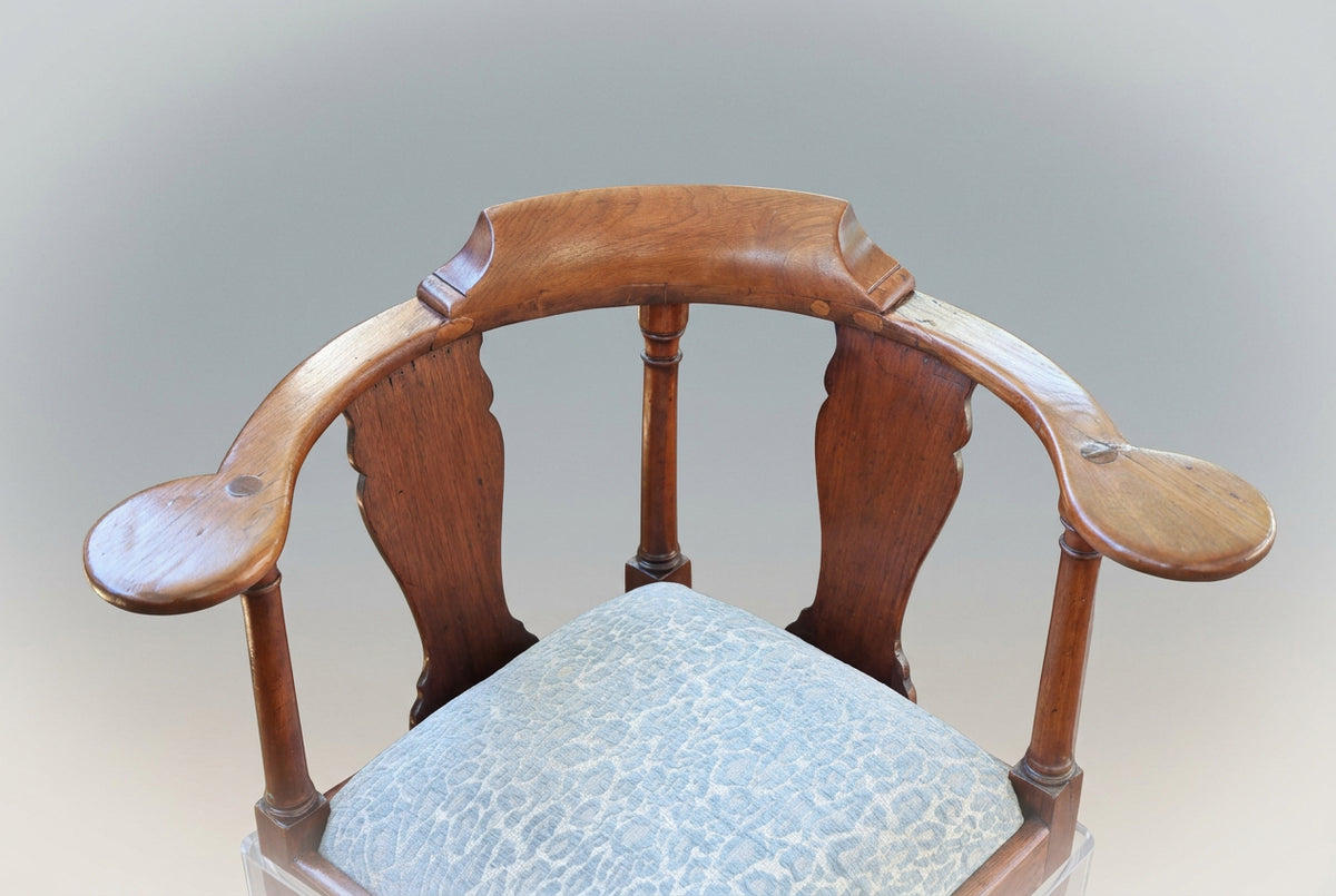 18th Century Queen Anne Walnut Corner Chair