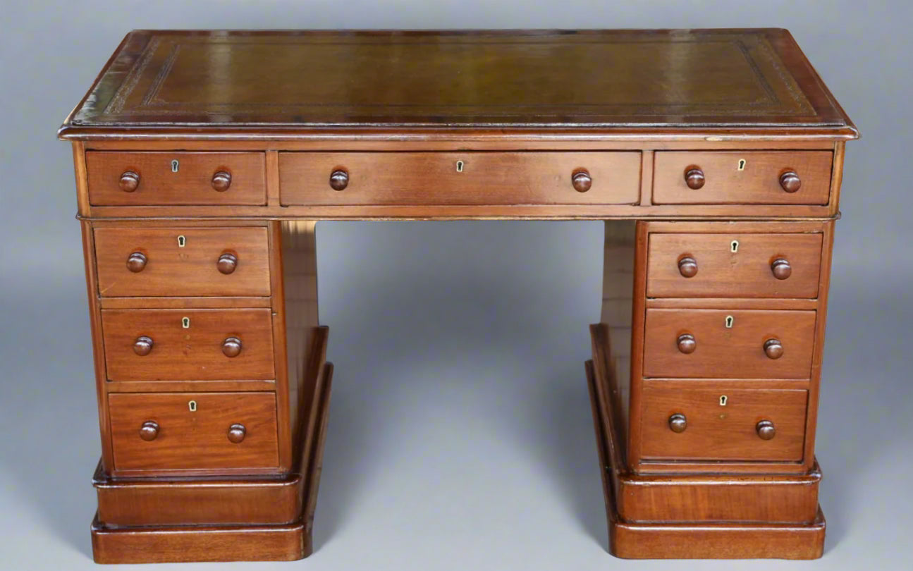 Victorian mahogany Pedestal Desk