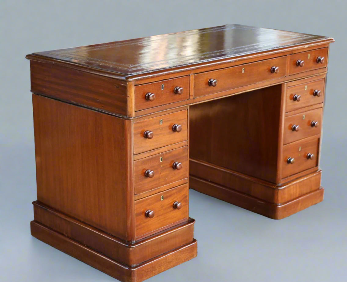 Victorian mahogany Pedestal Desk