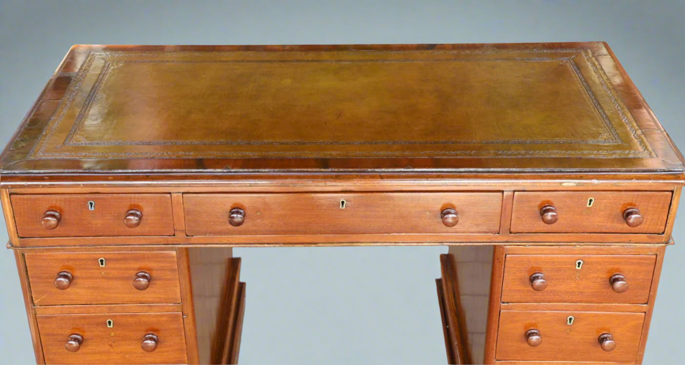 Victorian mahogany Pedestal Desk