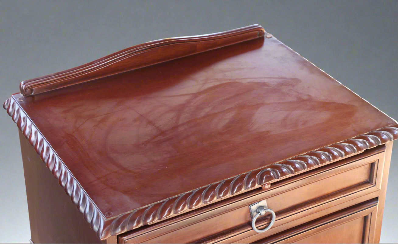 Pair of mahogany Pedestals