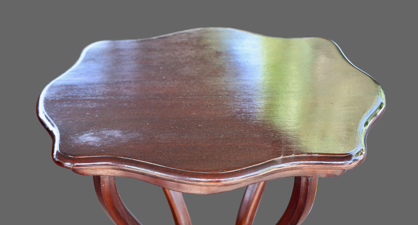 Mahogany oval Occasional/Lamp Table.