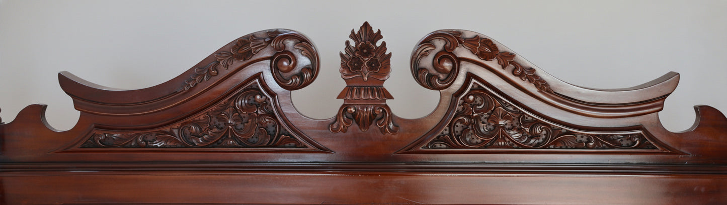 Victorian style beautifully carved and quality mahogany Four Poster Bed, kingsize
