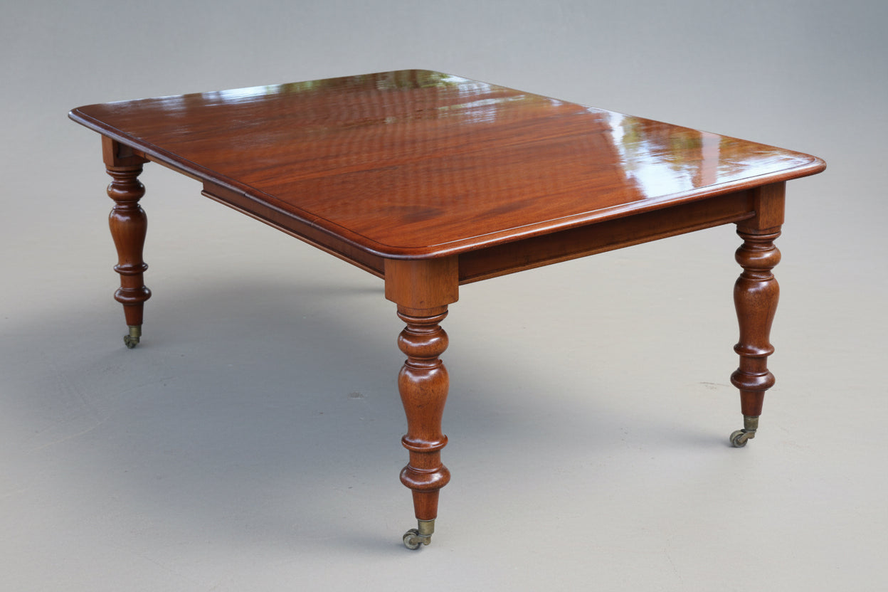 Victorian mahogany Dining Table