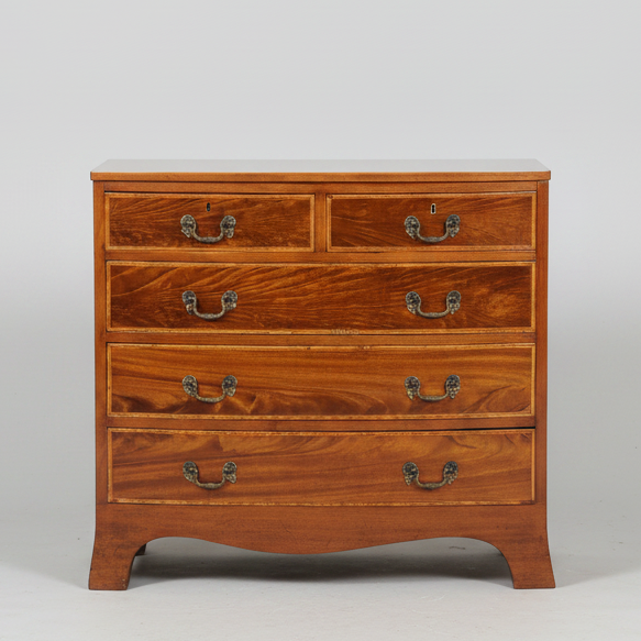 Beautiful small Victorian mahogany bow-front Chest of Drawers