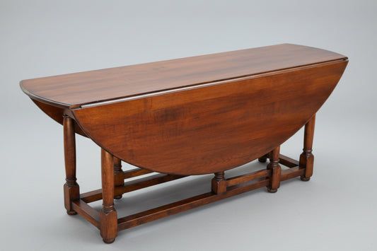 18th Century style oak Hunting/Wake Table - 20th Century