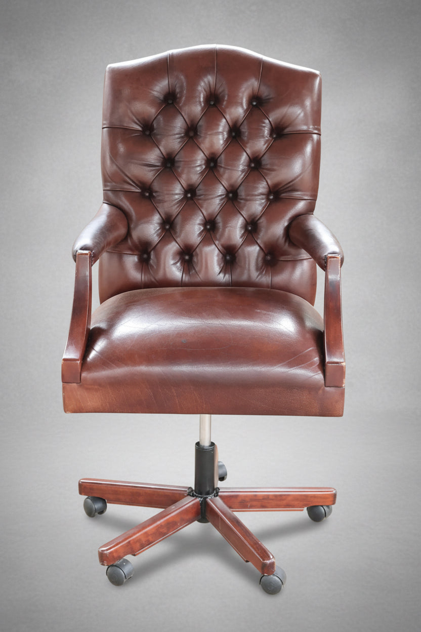 Leather button-upholstered Executive's Office Chair