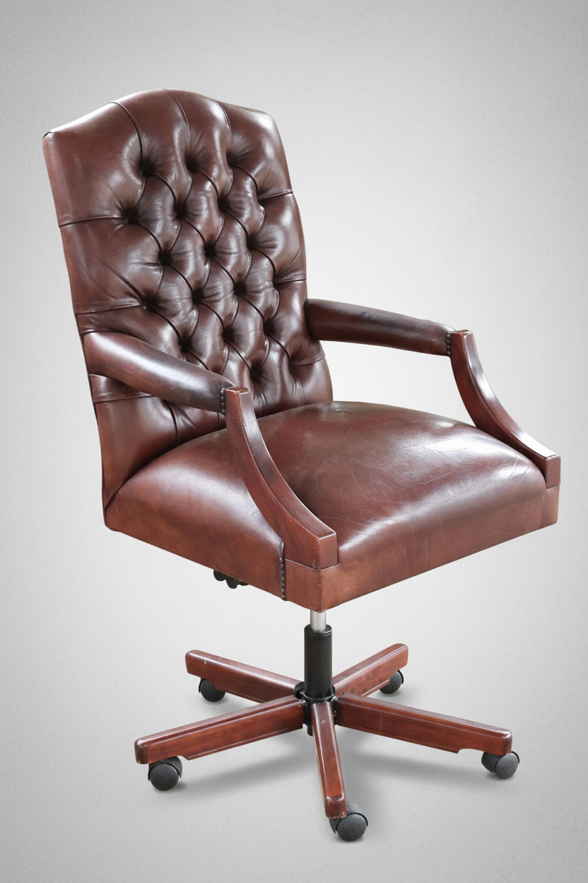 Leather button-upholstered Executive's Office Chair