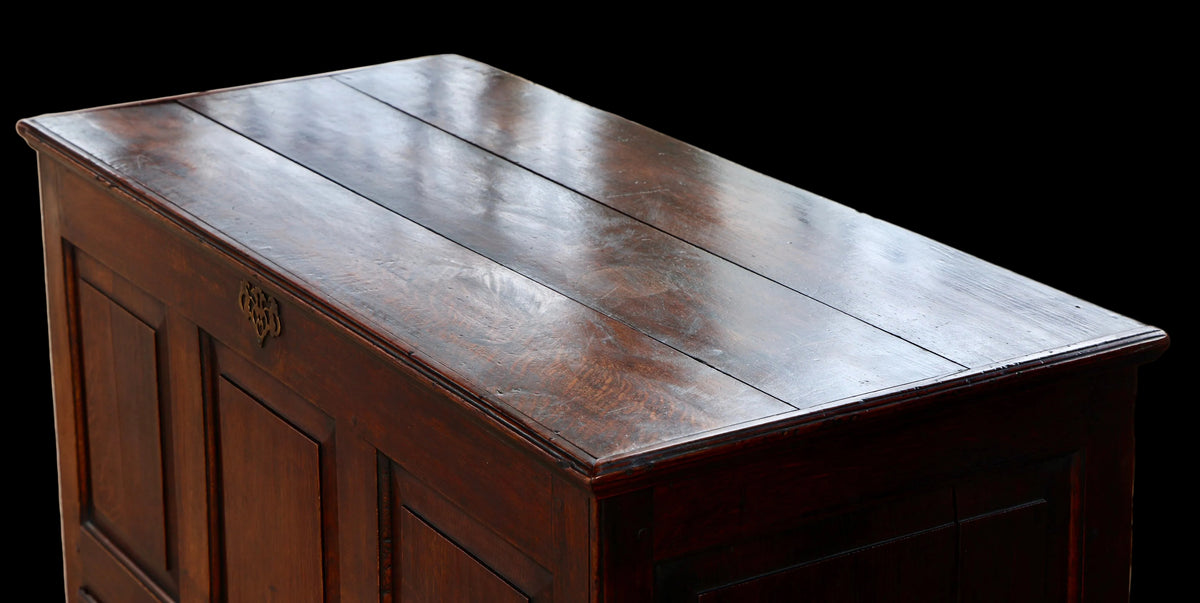 Georgian paneled oak Mule Chest - late 18th century