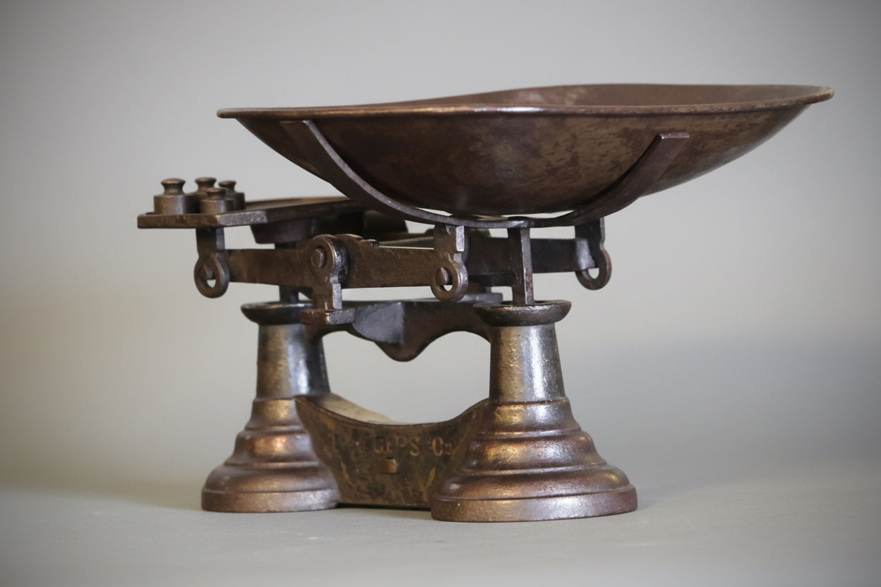 Early 20th Century cast iron Scale