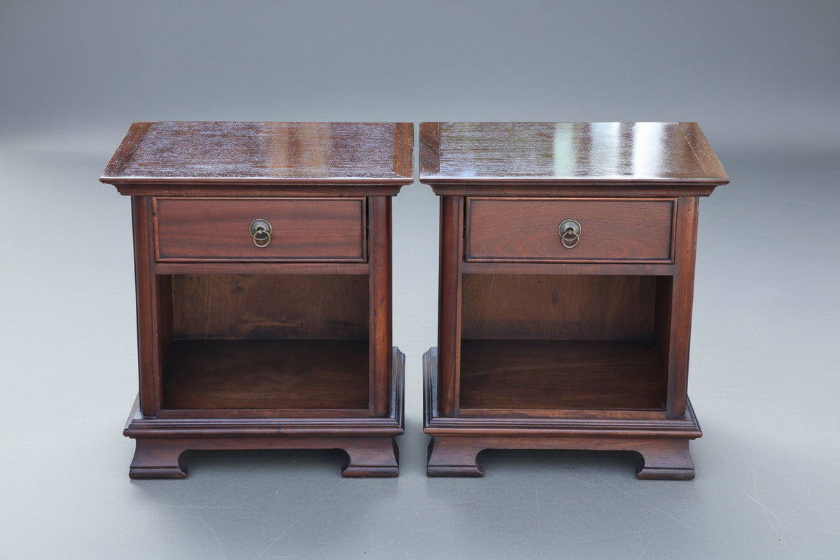 Pair of mahogany Pedestals