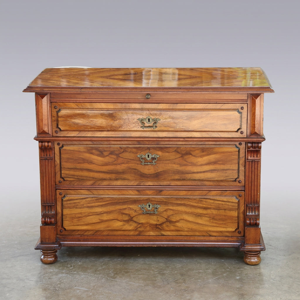Beautiful 19th Century Walnut Chest of Drawers/Commode
