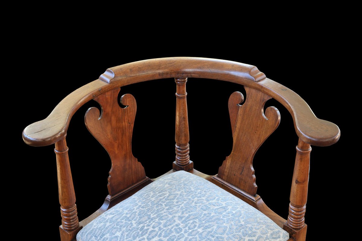 18th Century walnut Queen Anne Corner Chair