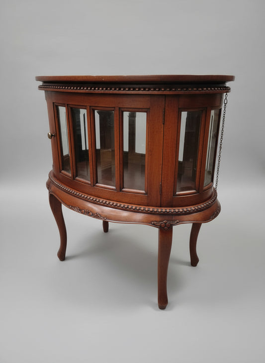 Mahogany Cake Display